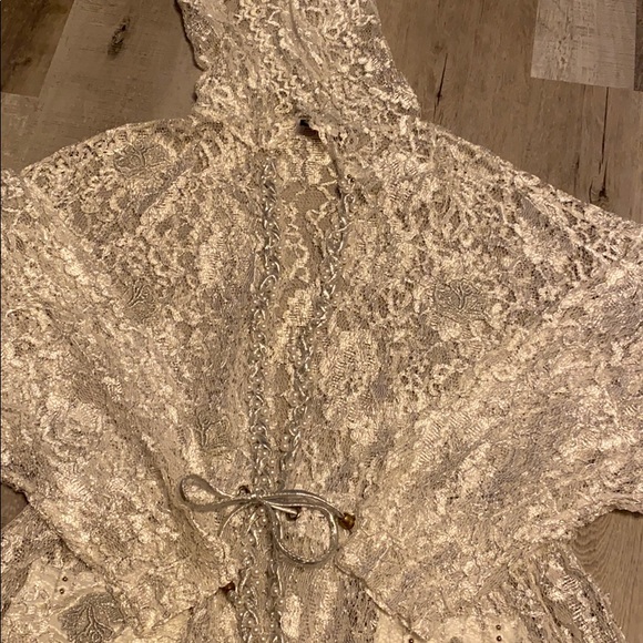 VTG Very fancy Lace and Pearl coverup - Picture 2 of 8